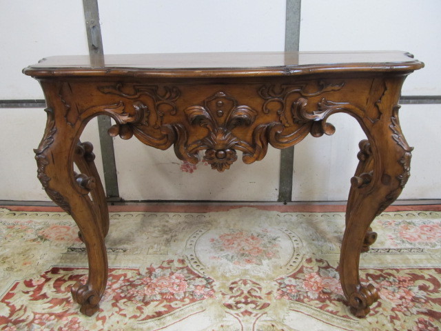 lot 194 image: Large Ornate High End Carved Console Table