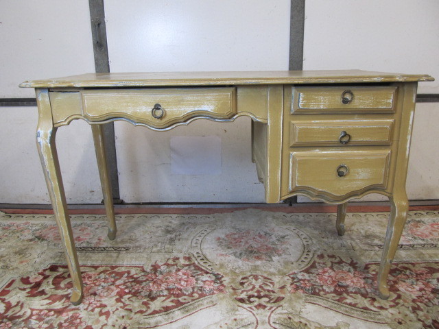 lot 195 image: Shabby Vintage Style Desk