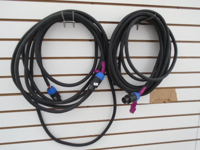 lot 7 image: Speaker Cable and Connectors