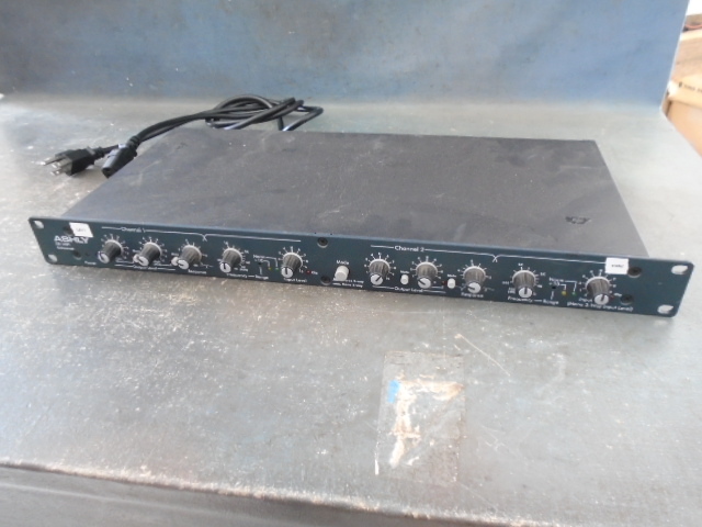 lot 8 image: Ashly XR-1001 Crossover