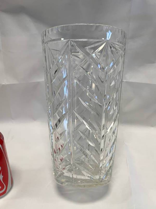 lot 2 image: 10 Crystal Vase
