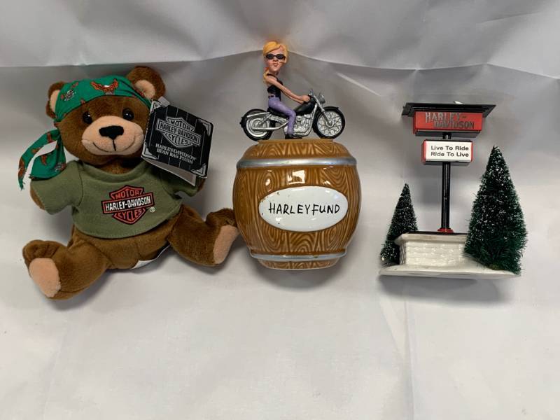 lot 6 image: Lot of 3 Harley Davidson Items