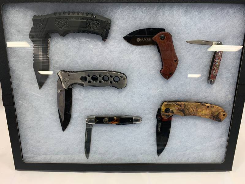 lot 10 image: 6 Piece Knife Collection with Glass Case