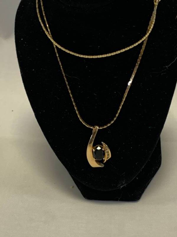 lot 19 image: Womens Plated 14kt Gold Necklace