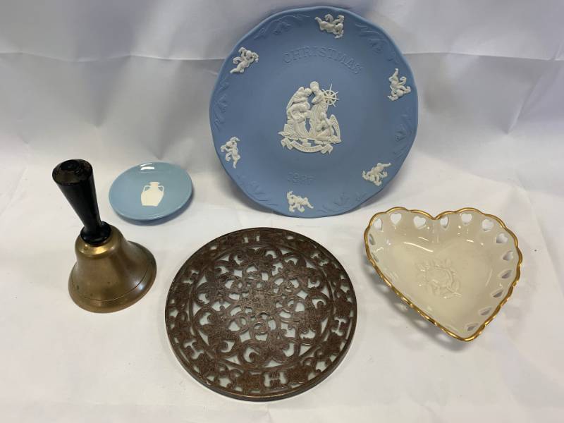 lot 35 image: Wedgewood Dishes, Vintage Bell & Trivet