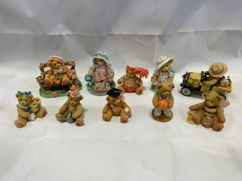 lot 36 image: Lot of 10 Cherished Teddies Figurines