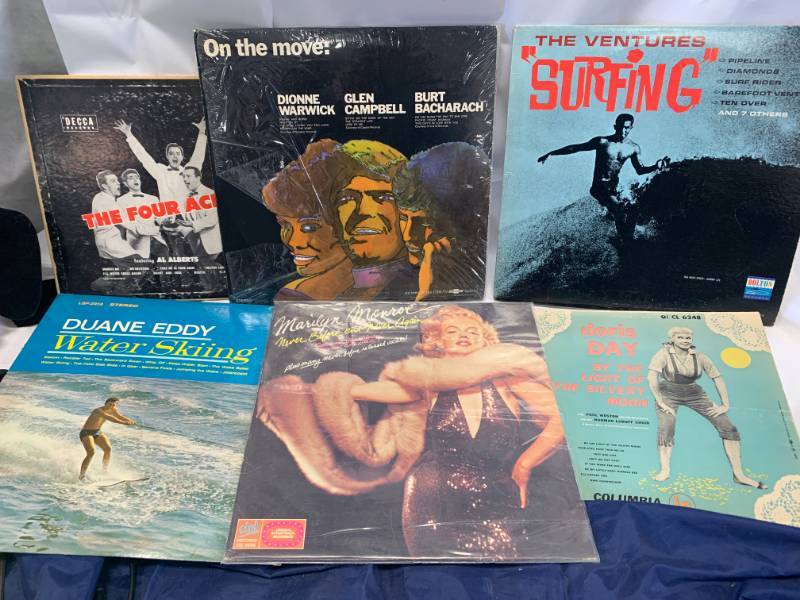 lot 43 image: Lot of 6 Vintage Albums