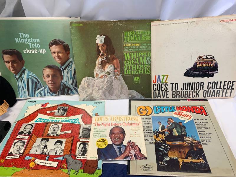 lot 44 image: Lot of 6 Vintage Albums