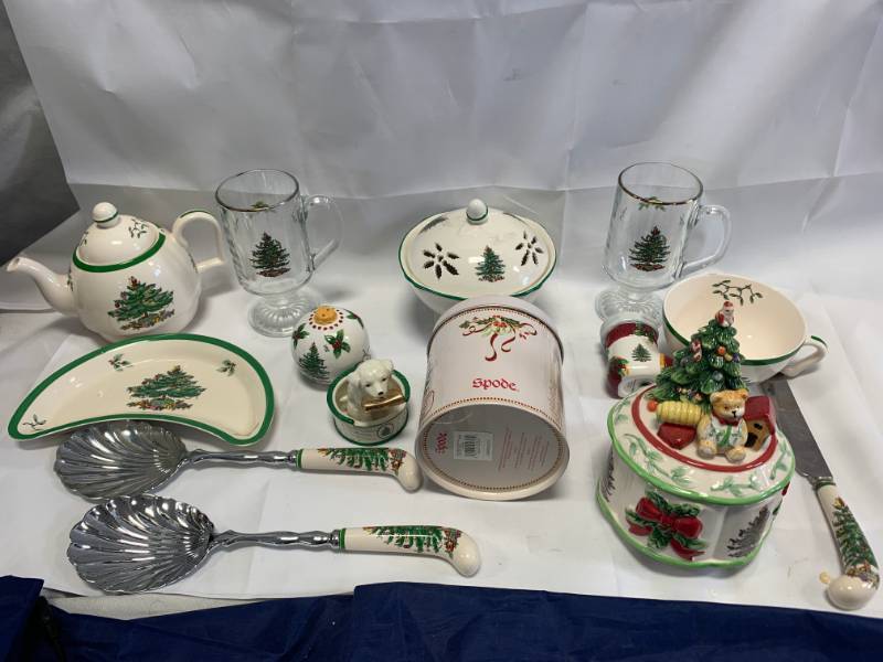lot 45 image: Lot of 14 Spode Christmas Collectibles