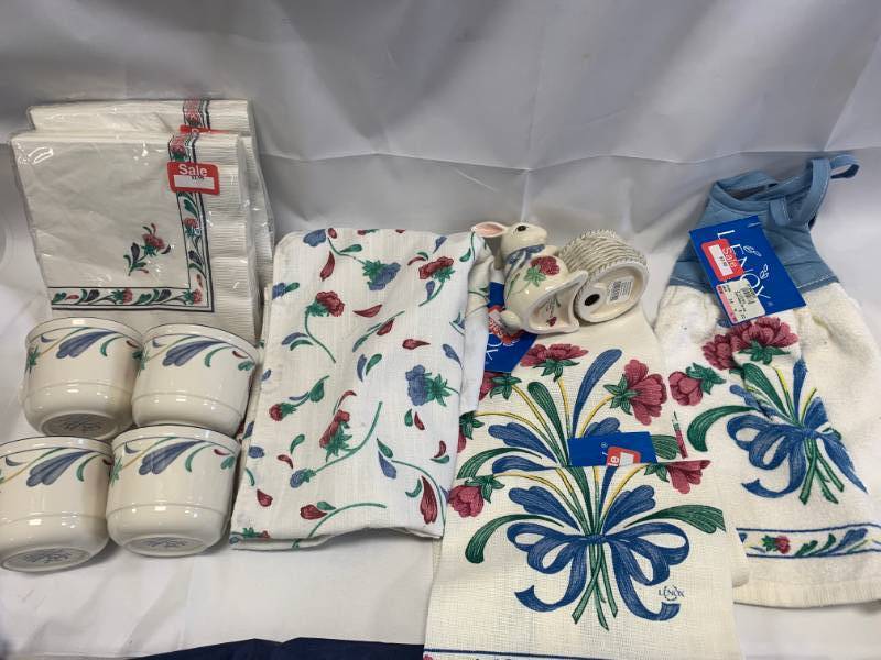lot 54 image: Lot of Kitchen Items