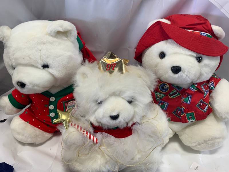 lot 86 image: Lot of 2 Santa Bears from 1990 & 1993