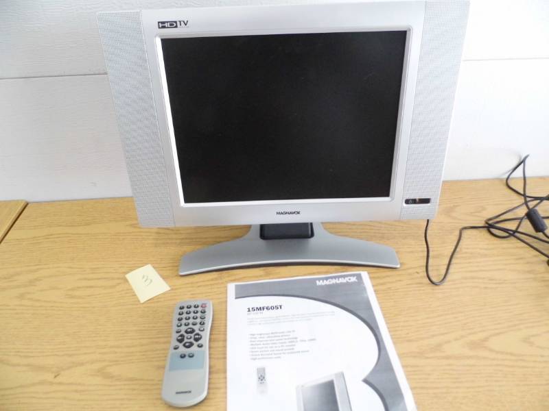 lot 3 image: Magnavoc LCD TV