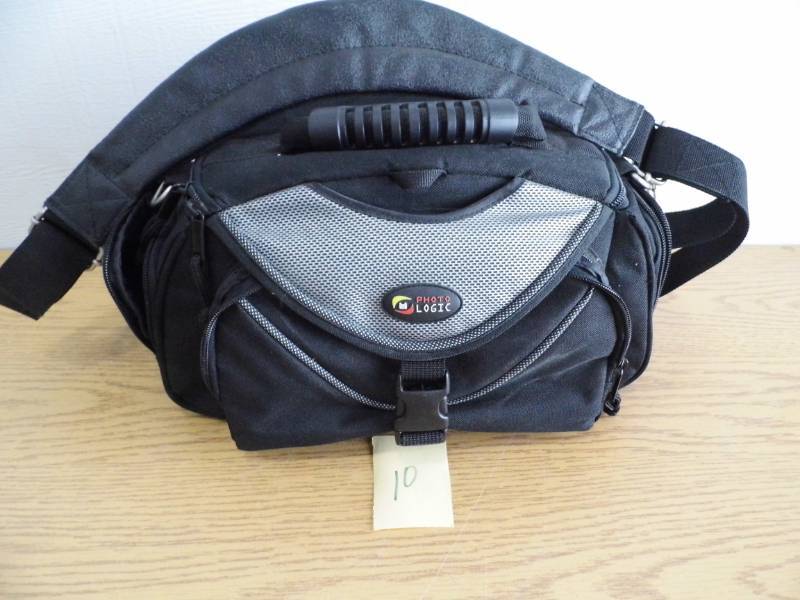 lot 10 image: Camera Bag