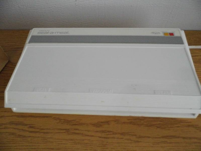 lot 12 image: Vacuum Sealer