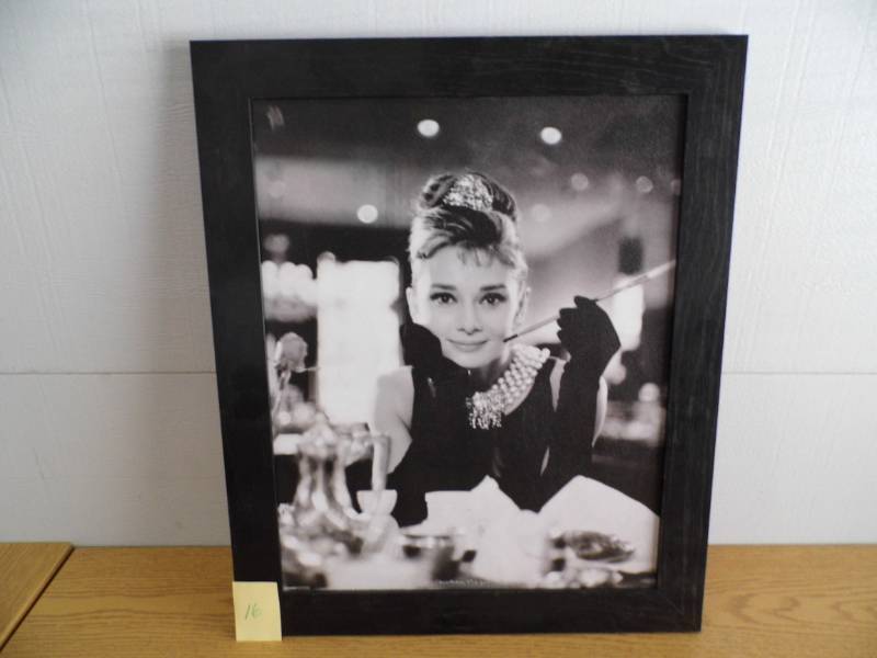 lot 16 image: Audrey Hepburn Photo