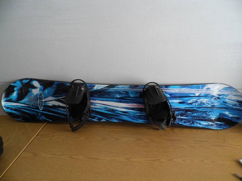 lot 22 image: Snowboard