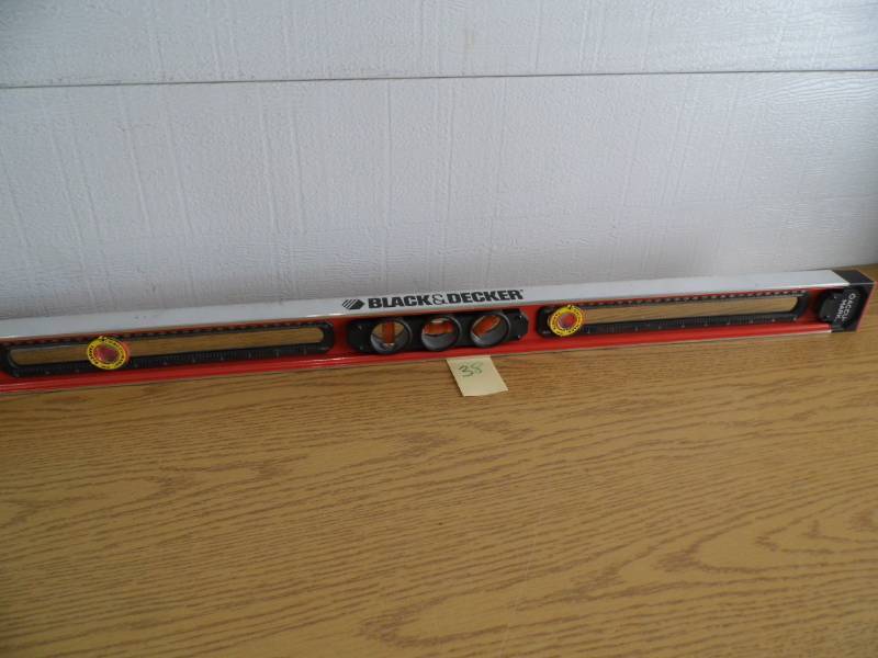 lot 38 image: Black & Decker Level