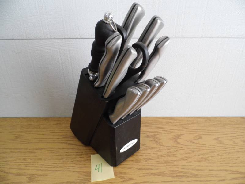 lot 41 image: Faberware Knife Set