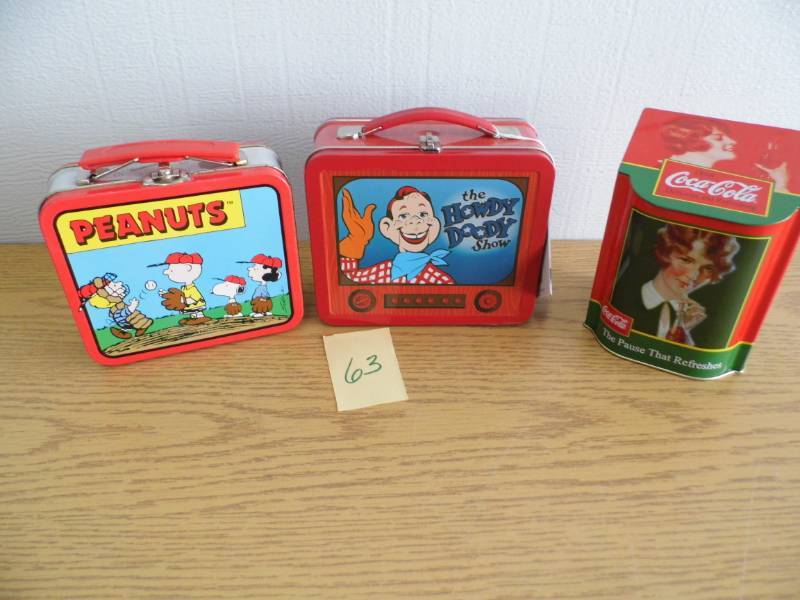 lot 63 image: Mini Lunchboxes - Coke Tin