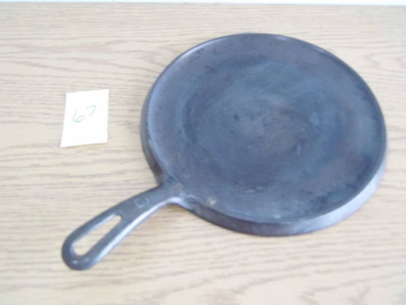 lot 67 image: Griswold Handle Griddle