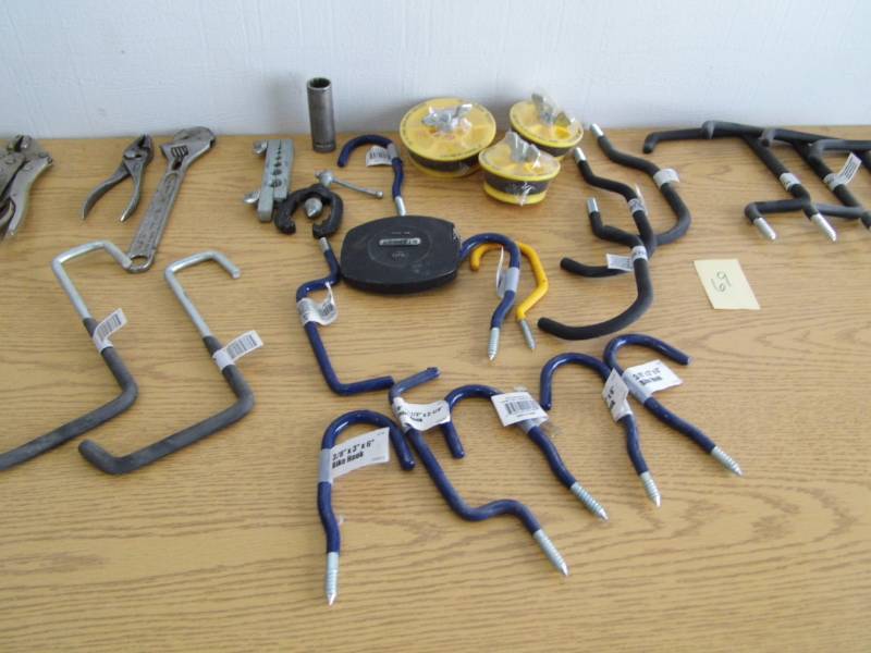 lot 69 image: Hooks - Drain Plugs