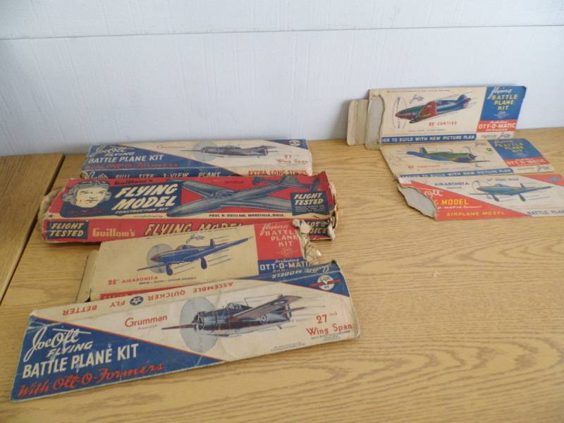 lot 79 image: Vintage Airplane Kits
