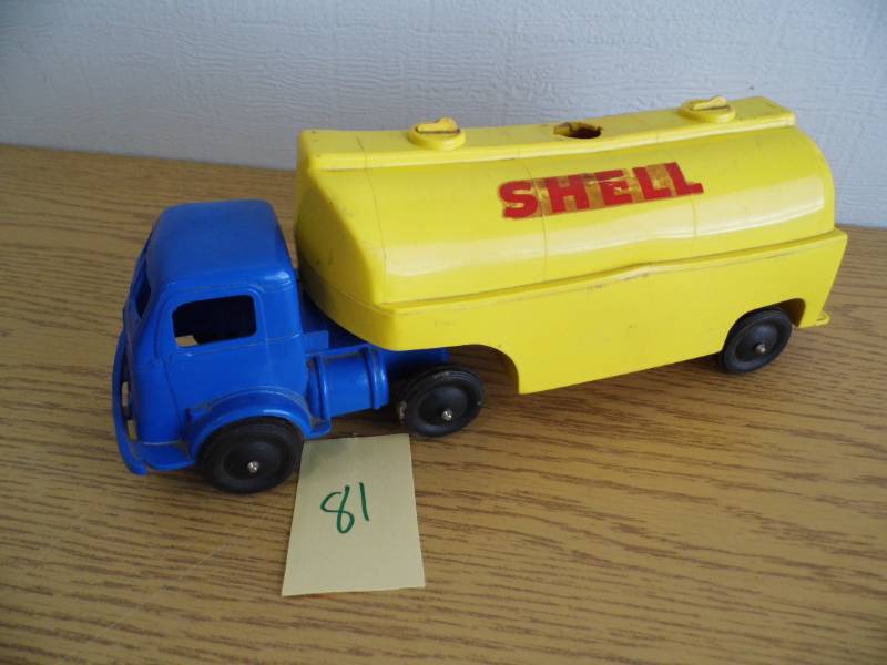 lot 81 image: Shell Tanker
