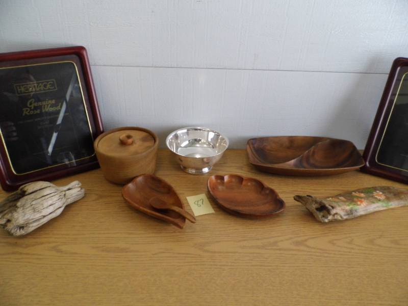 lot 87 image: Gorham Bowl - Wooden Serving Pieces