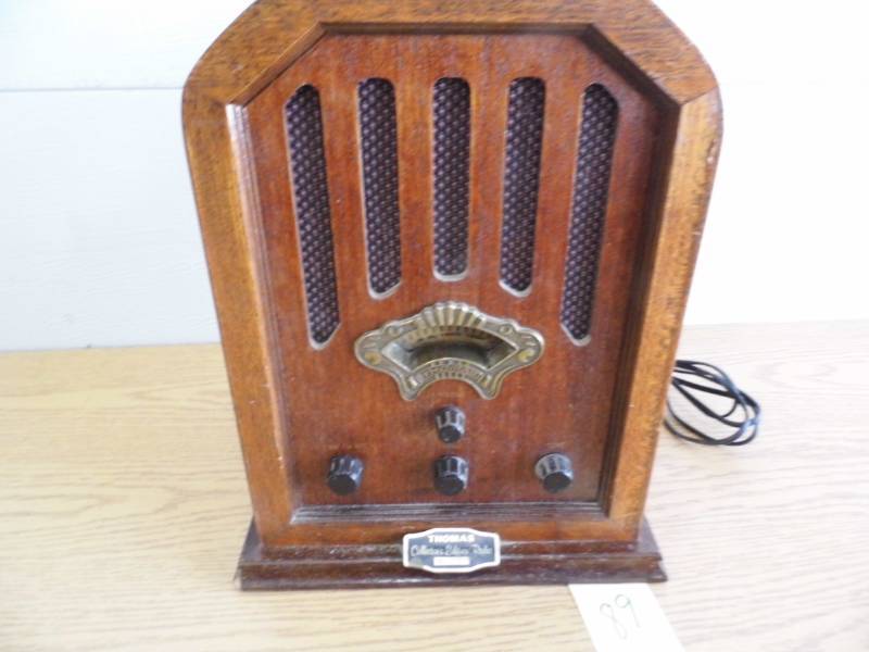 lot 89 image: Thomas Radio