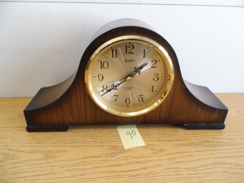 lot 90 image: Linder Clock