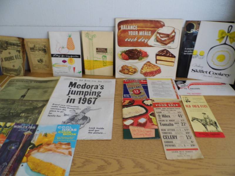 lot 92 image: Vintage Ads - Magazines - Cookbooks