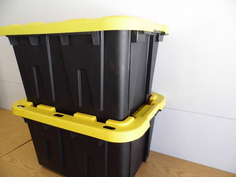 lot 100 image: Lot of 2 Totes
