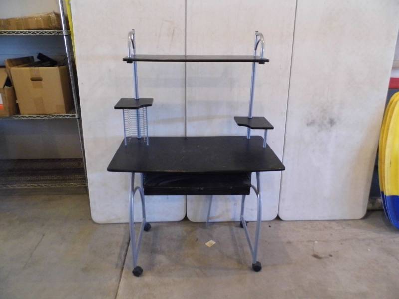 lot 130 image: Desk