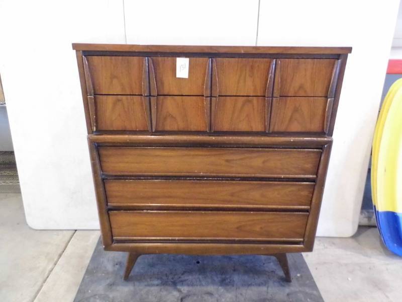 lot 131 image: Mid Century Tall Dresser