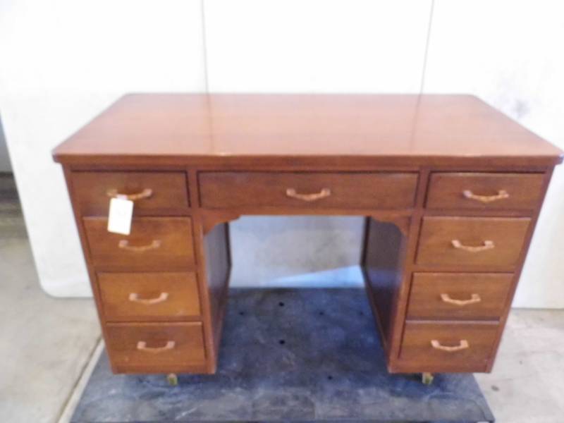 lot 132 image: Desk