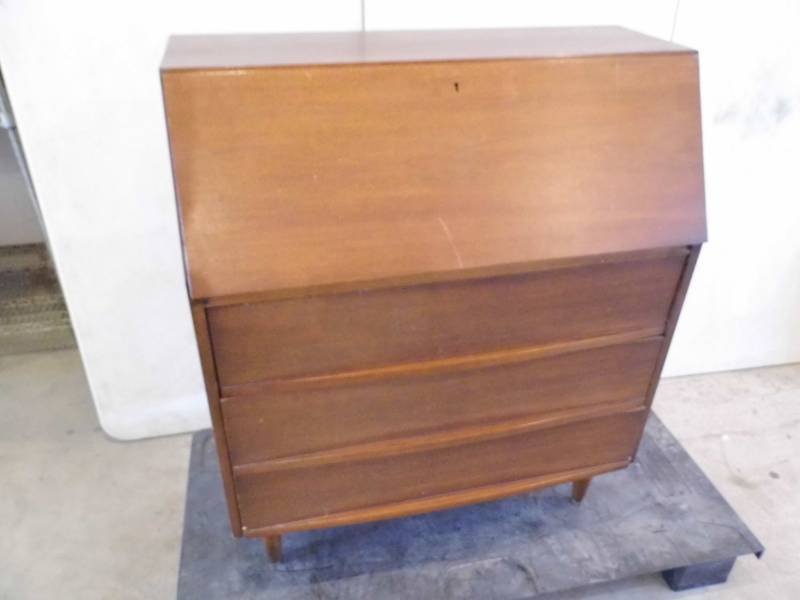 lot 133 image: Drop Leaf Desk