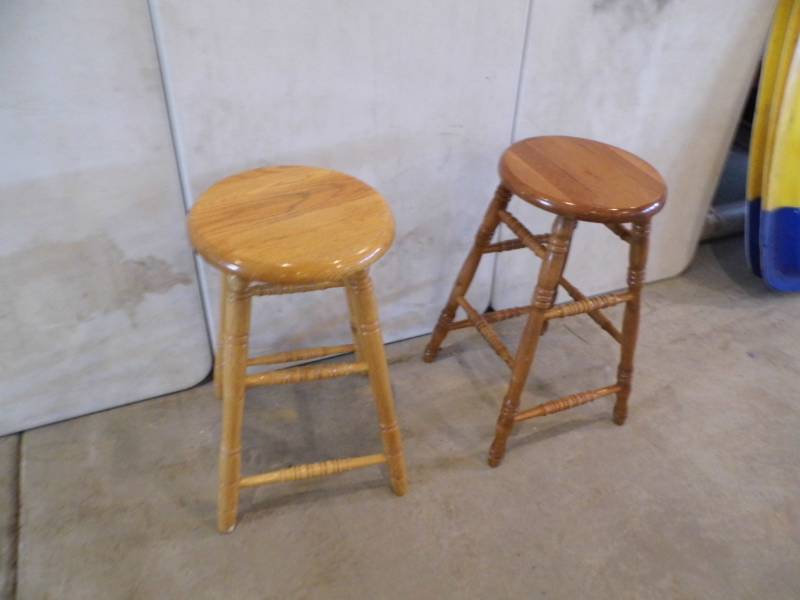 lot 157 image: Lot of 2 Wooden Stools