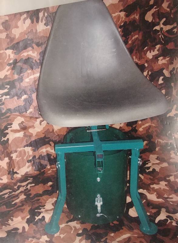 lot 11 image: Stand N Carry Chair with Heater