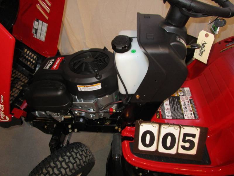 lot 5 image: Troy Bilt 42 7 Speed Riding Mower