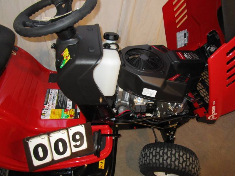 lot 9 image: Troy-Bilt 46 Riding Mower