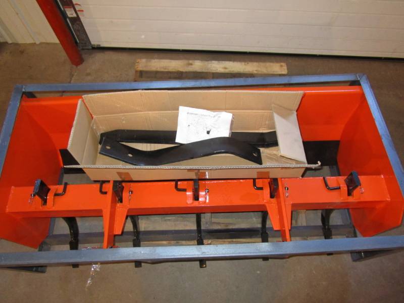 lot 32 image: Power King 5ft -  3 Point Box Scraper