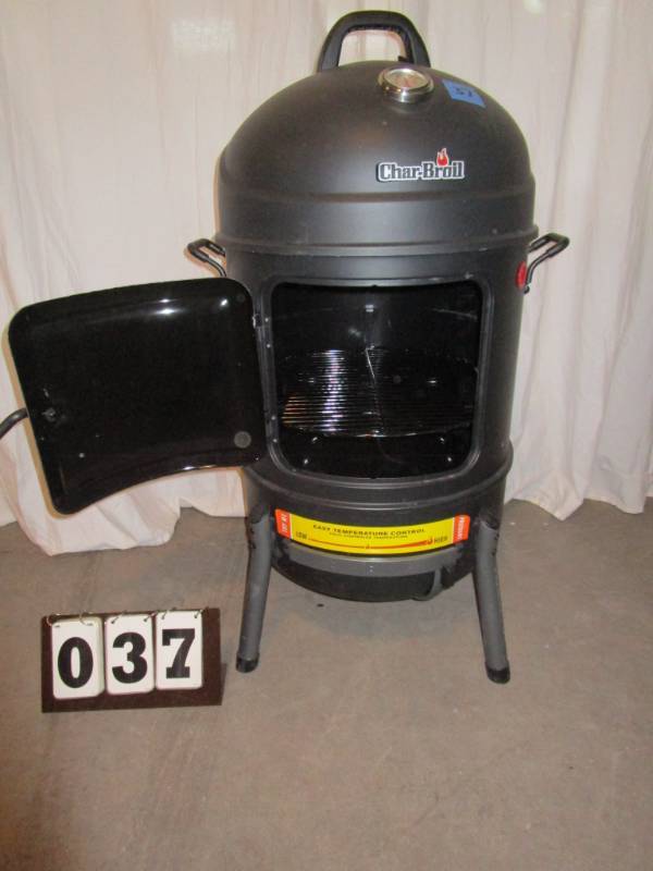 lot 37 image: Char Broil 20 Bullet Smoker