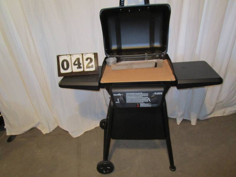 lot 42 image: Char Broil Classic 2 Burner Gas Grill
