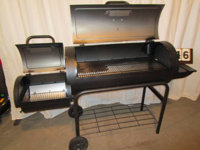 lot 46 image: Char Broil American Gourmet 40 Offset Smoker