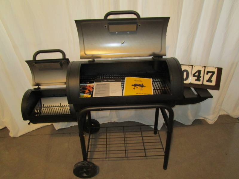 lot 47 image: Char Broil American Gourmet 30 Offset Smoker