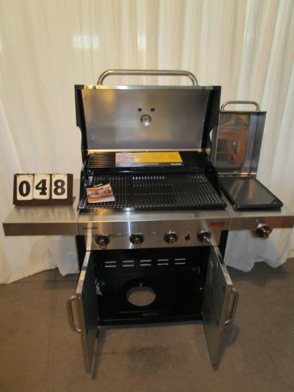 lot 48 image: Char Broil Signature Tru-infared Gas Grill