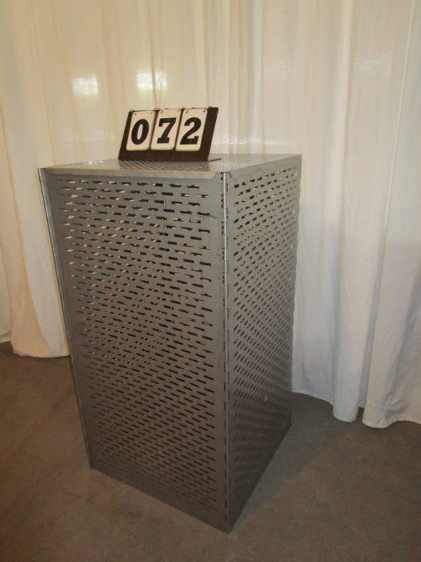 lot 72 image: Sportsman Series FCAGE Folding Steel Fire Cage