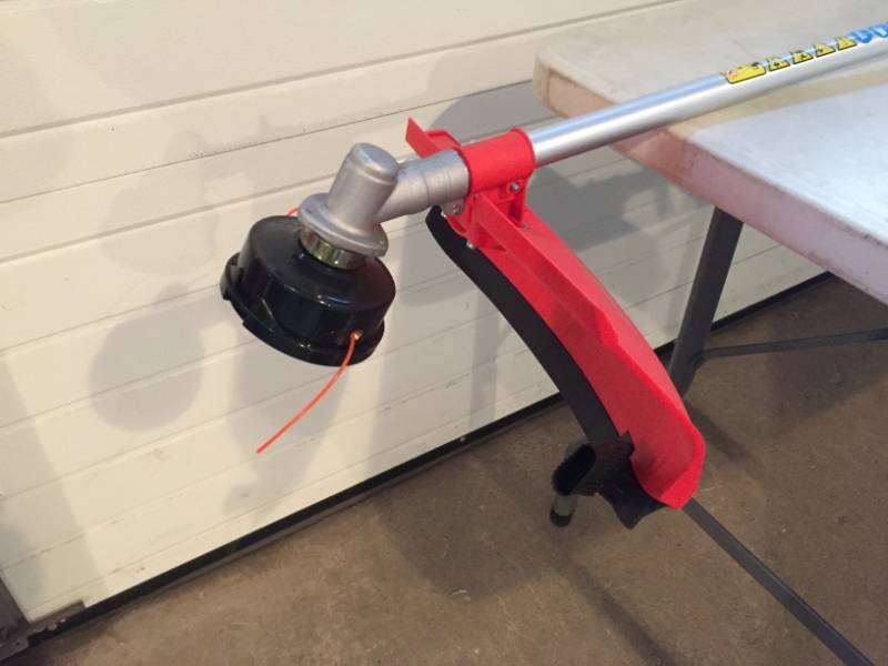 lot 76 image: Shimaha Straight Shaft String Trimmer