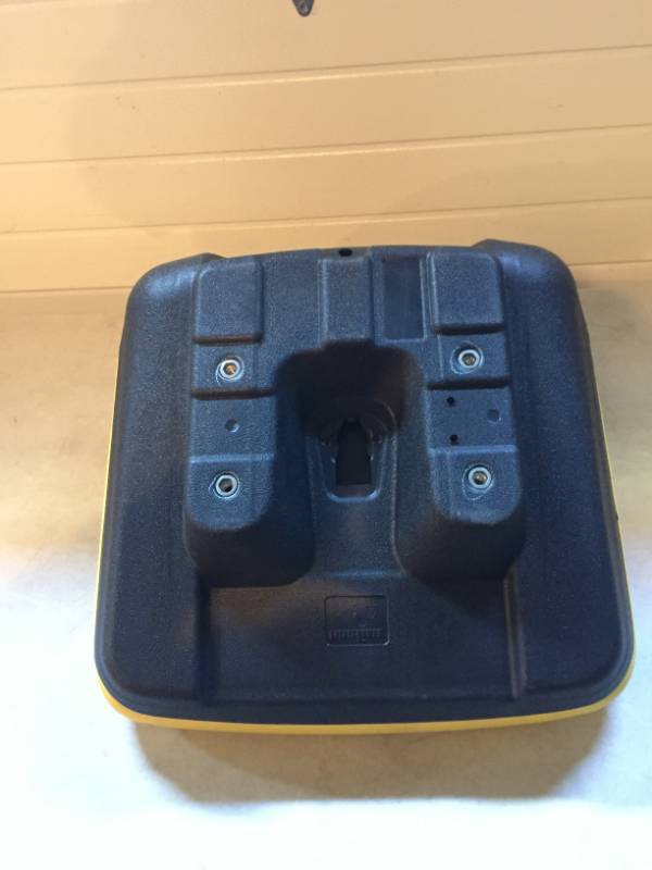 lot 78 image: Lawn Mower Seat - Yellow -  High back