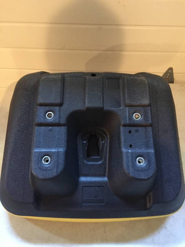 lot 80 image: Lawn Mower Seat - Yellow - Low back